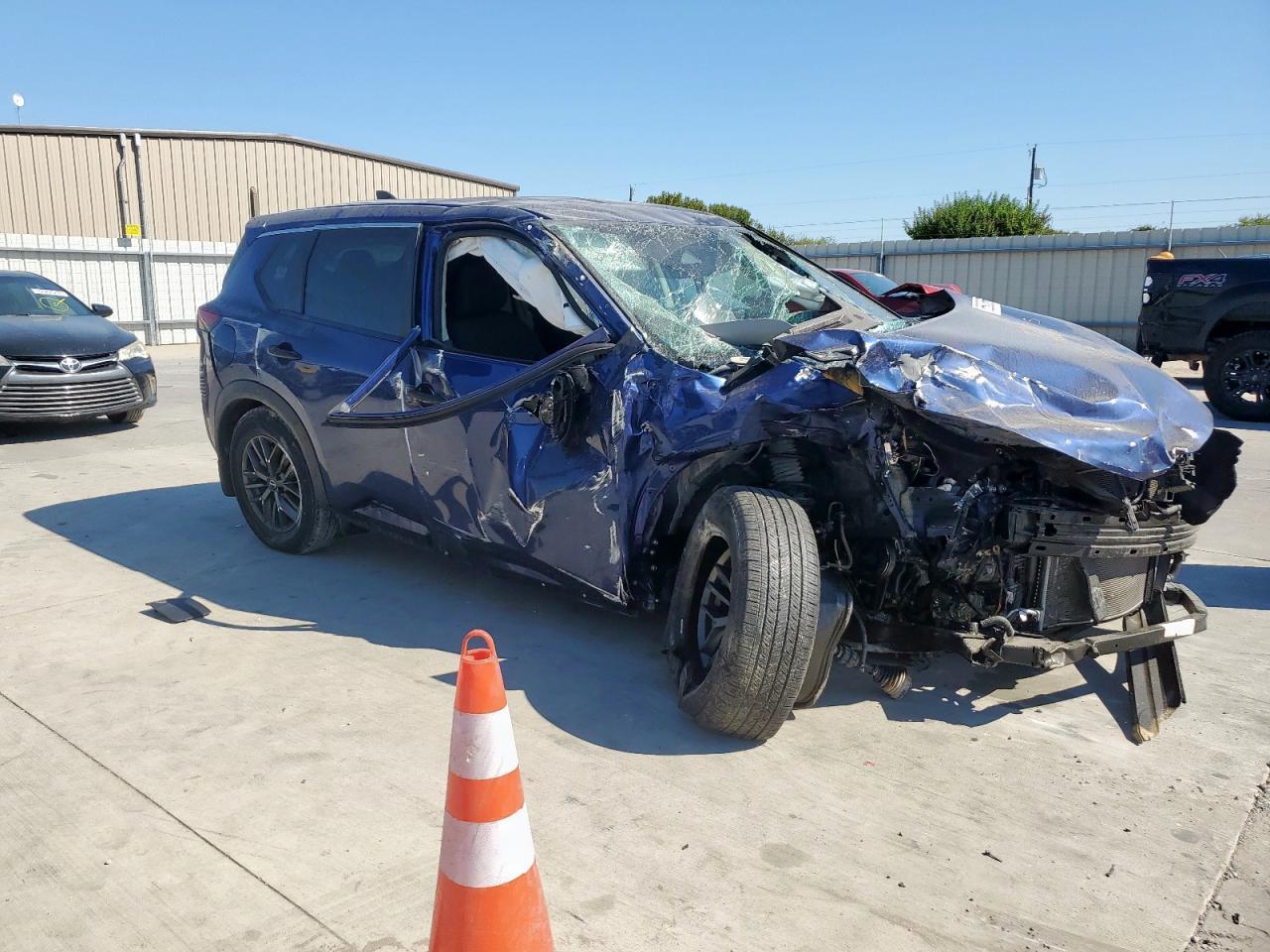 2023 Nissan Rogue S - Image 4