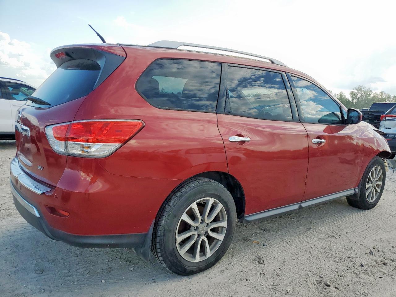 2015 Nissan Pathfinder S - Фото 3