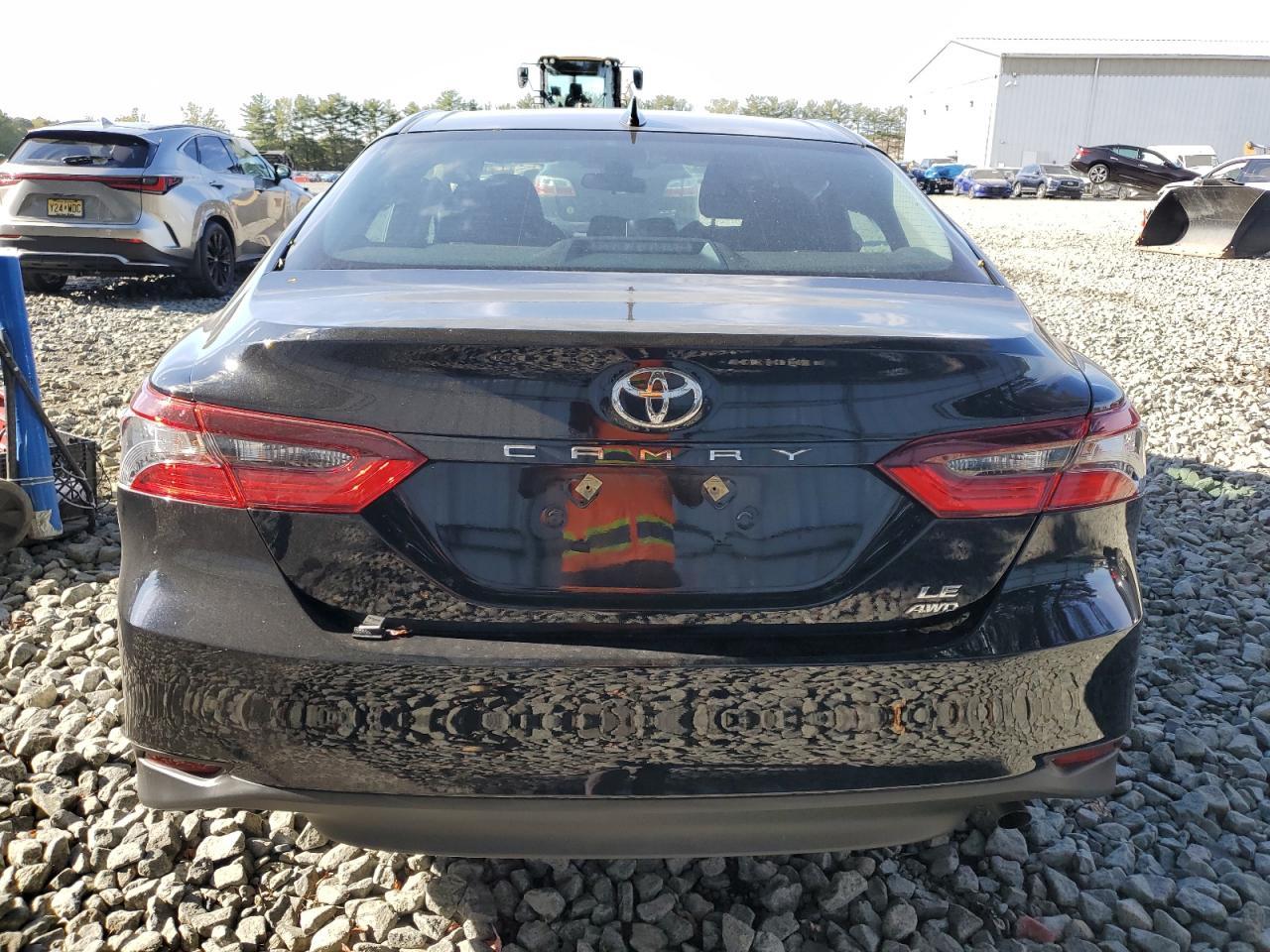 2018 Toyota Camry Le - Фото 6