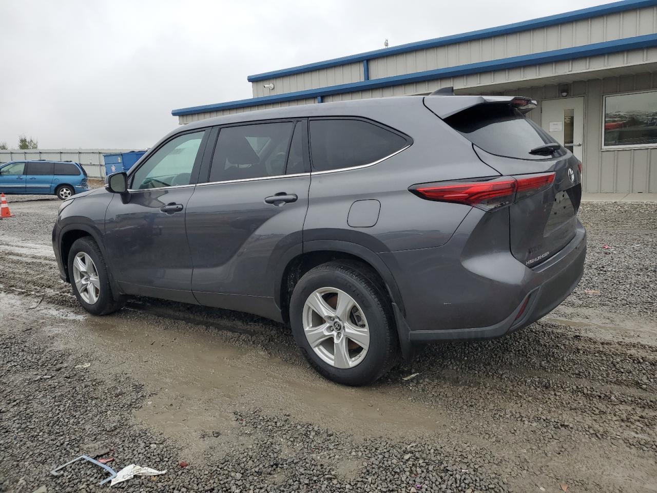 2023 Toyota Highlander L - Image 2