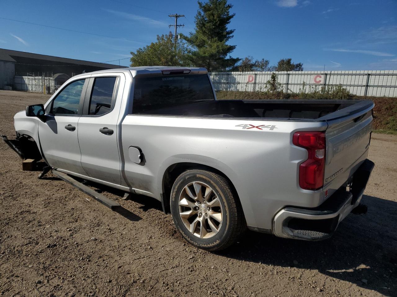 2019 Chevrolet Silverado K1500 Custom - Фото 2