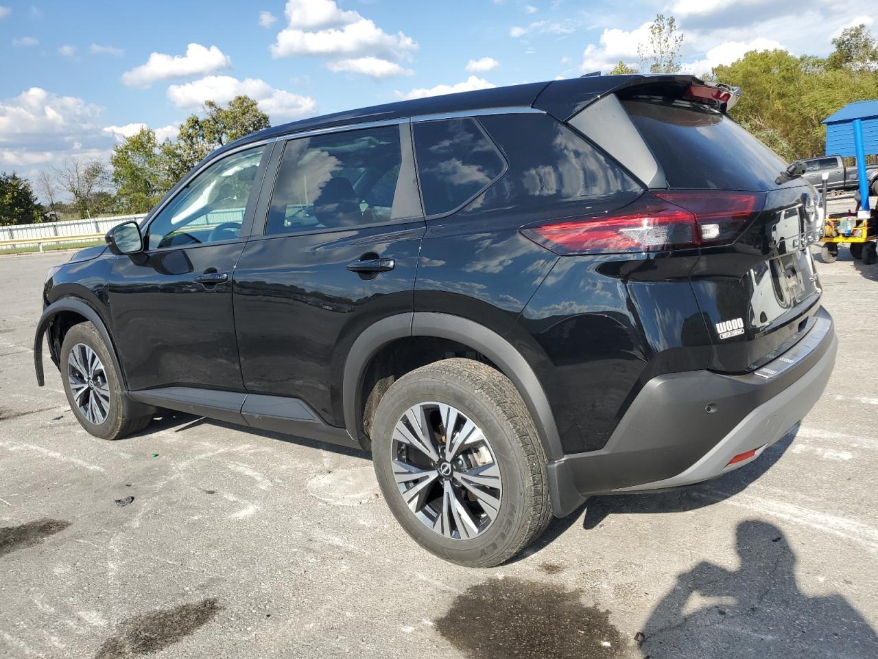 2023 Nissan Rogue Sv - Image 2