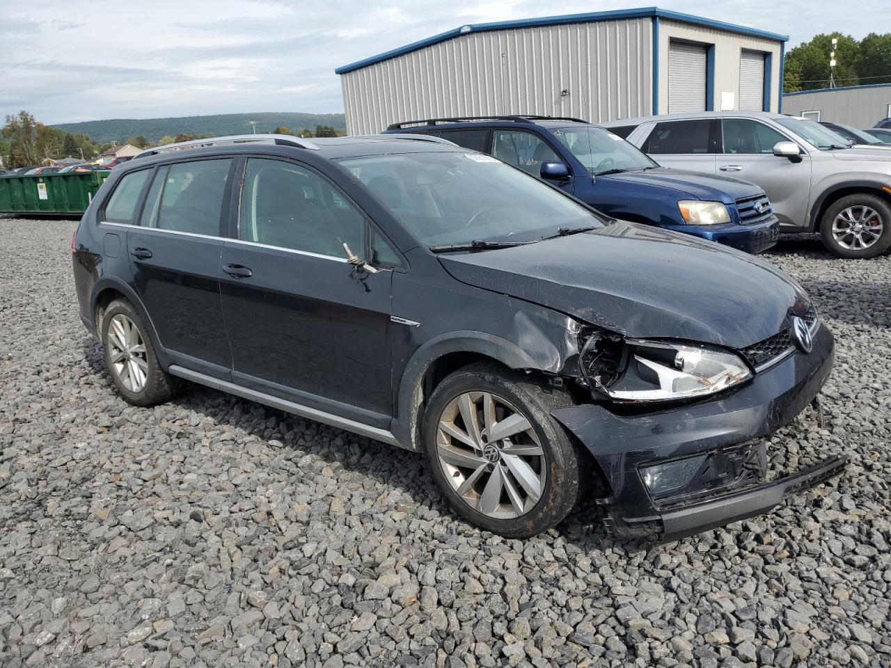 2017 Volkswagen Golf Alltrack S - Image 4