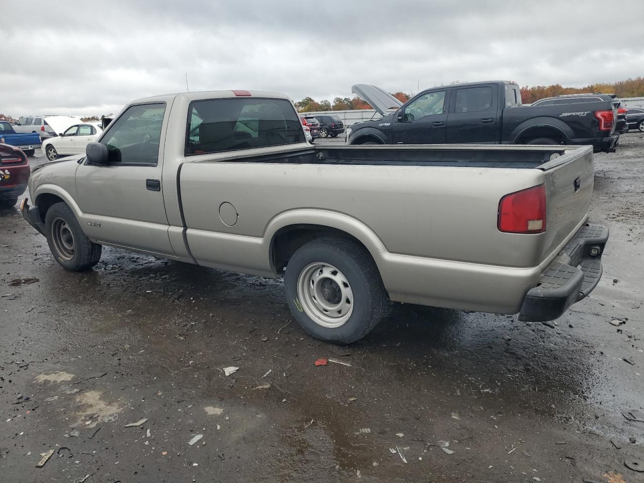 2002 Chevrolet S Truck S10 - Фото 2