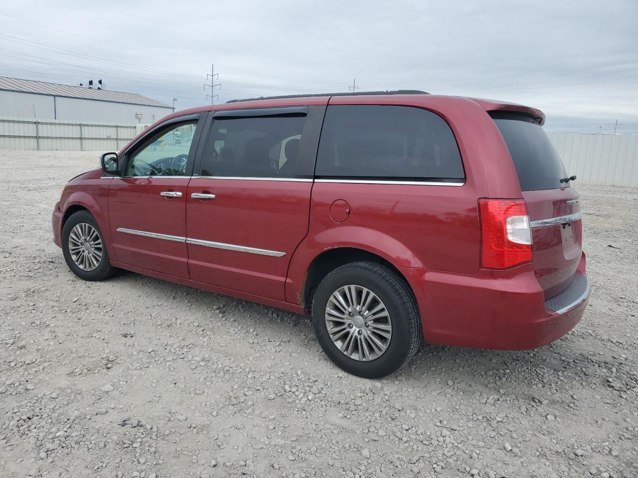 2013 Chrysler Town & Country Touring L - Image 2