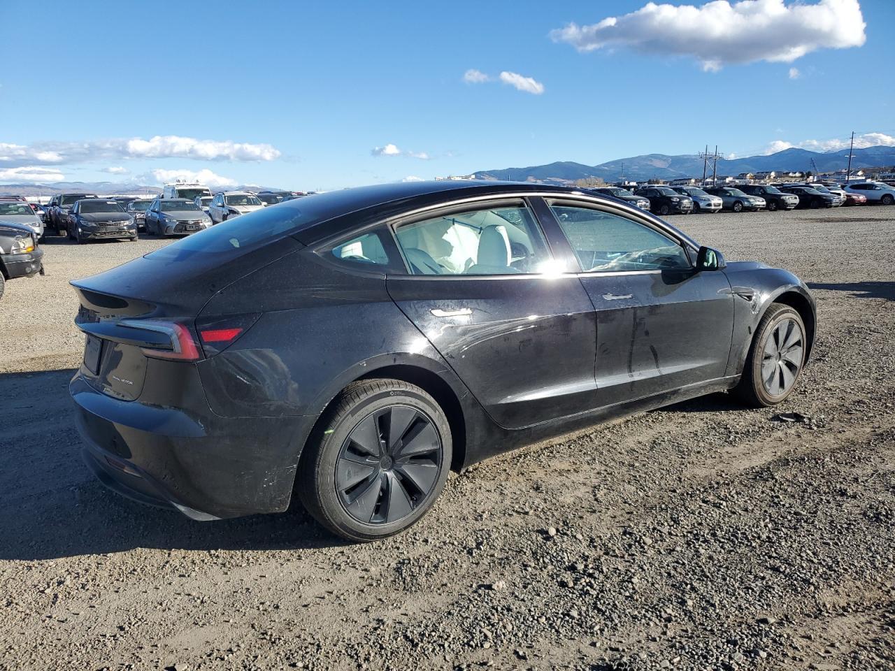 2025 Tesla Model 3 - Фото 3
