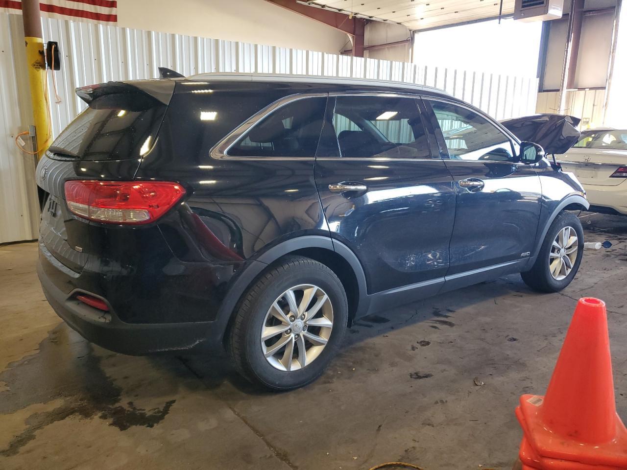2016 Kia Sorento Lx - Image 3
