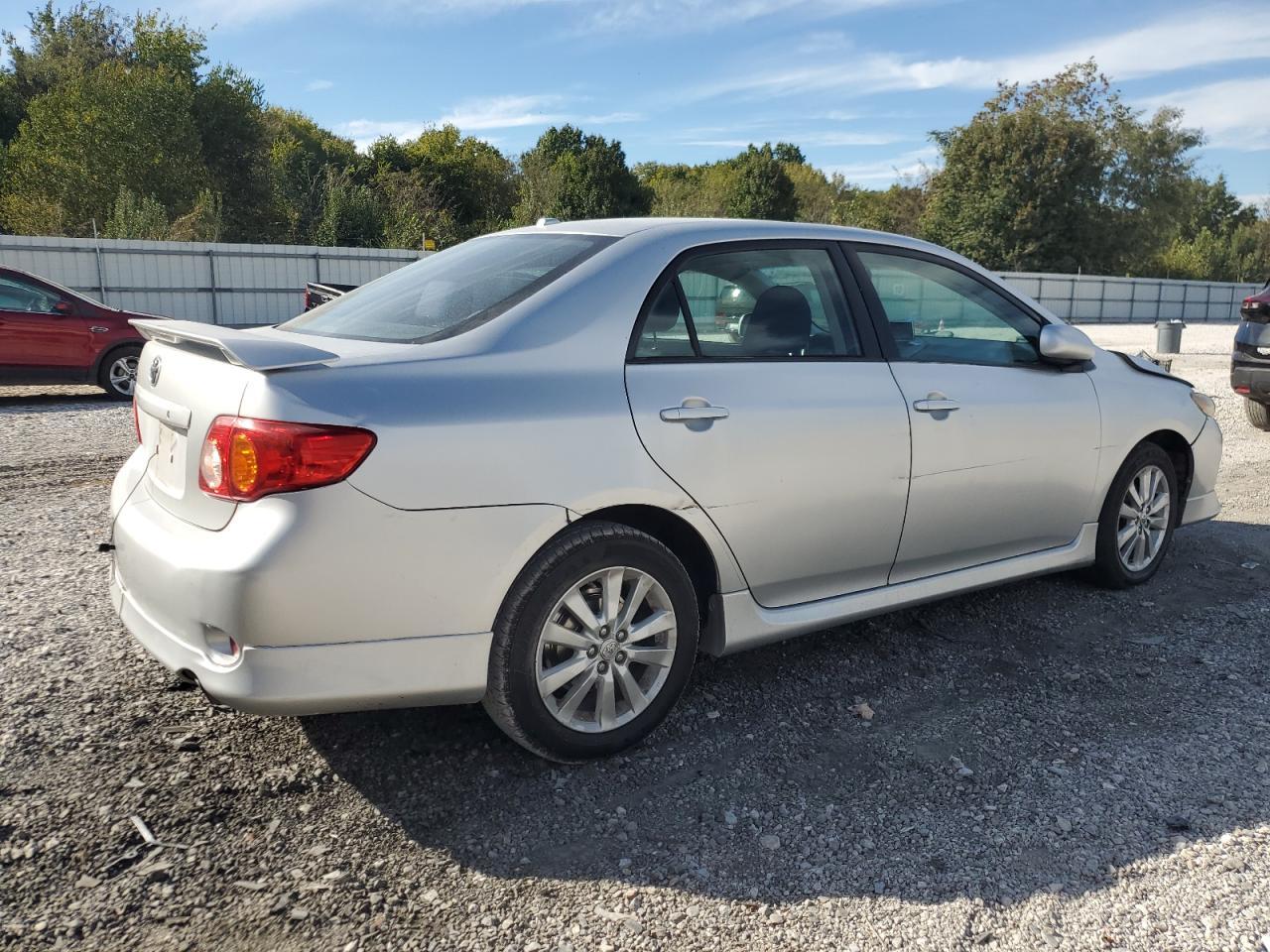 2010 Toyota Corolla Base - Фото 3