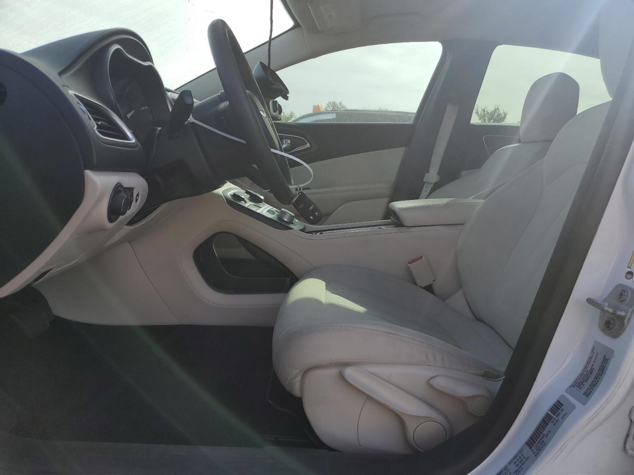 2015 Chrysler 200 Limited - Фото 7
