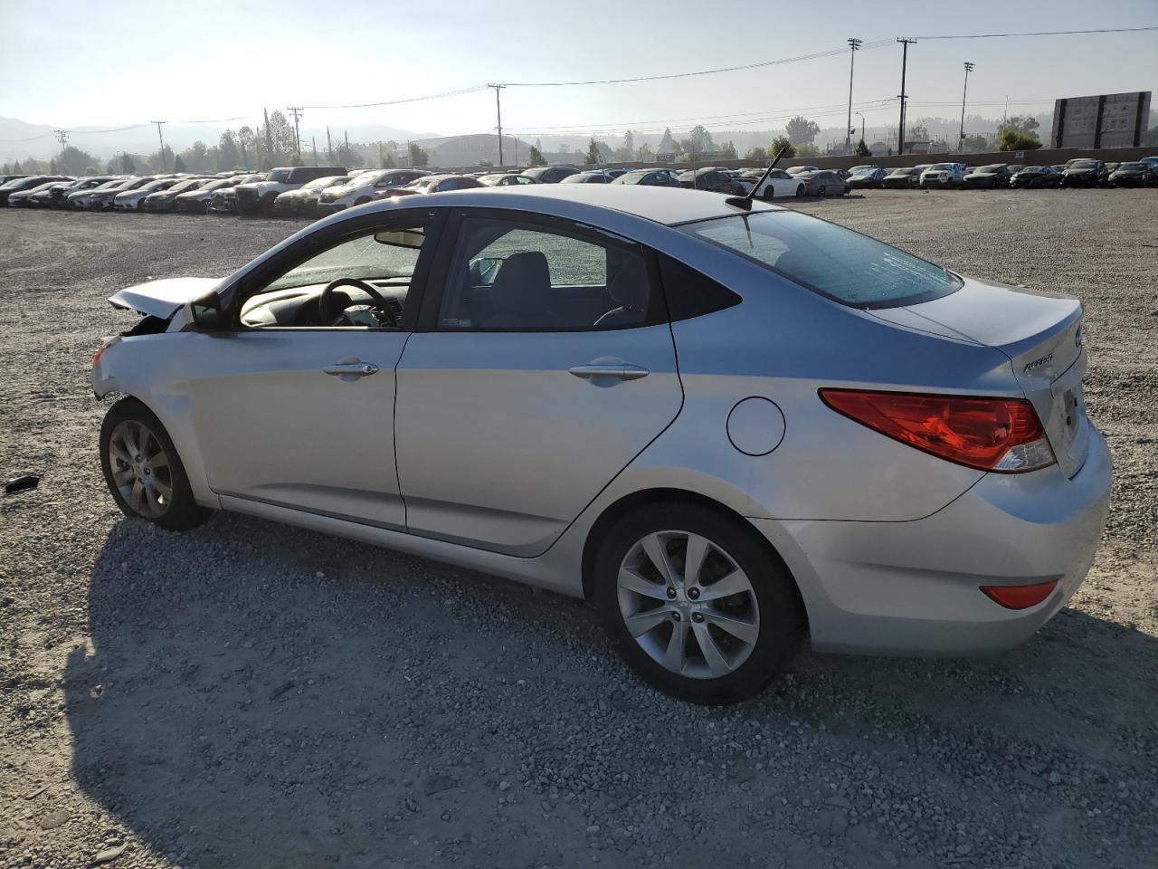 2013 Hyundai Accent Gls - Фото 2
