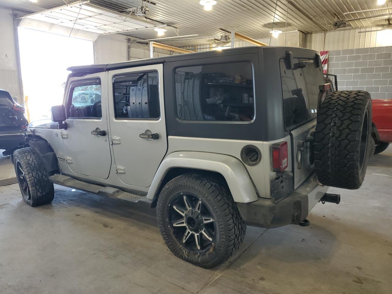 2012 Jeep Wrangler Unlimited Sahara - Image 2