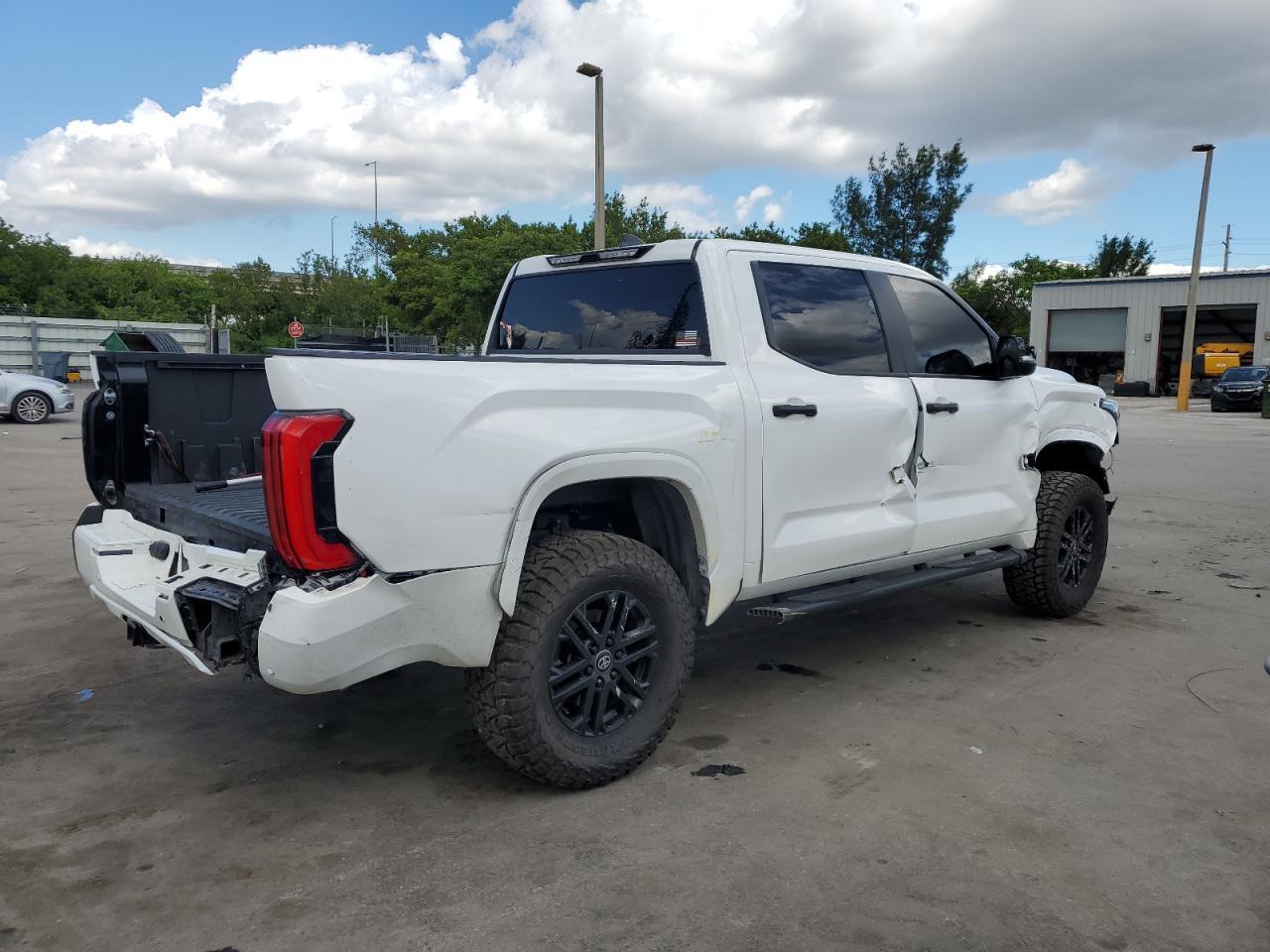 2025 Toyota Tundra Crewmax Sr - Image 3