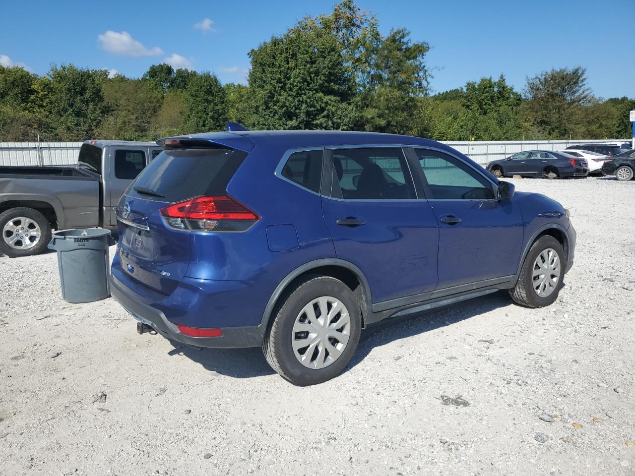 2017 Nissan Rogue S - Фото 3