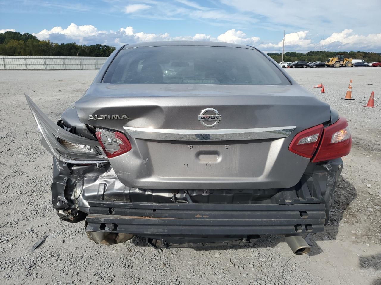 2018 Niss Altima 2.5 - Image 6