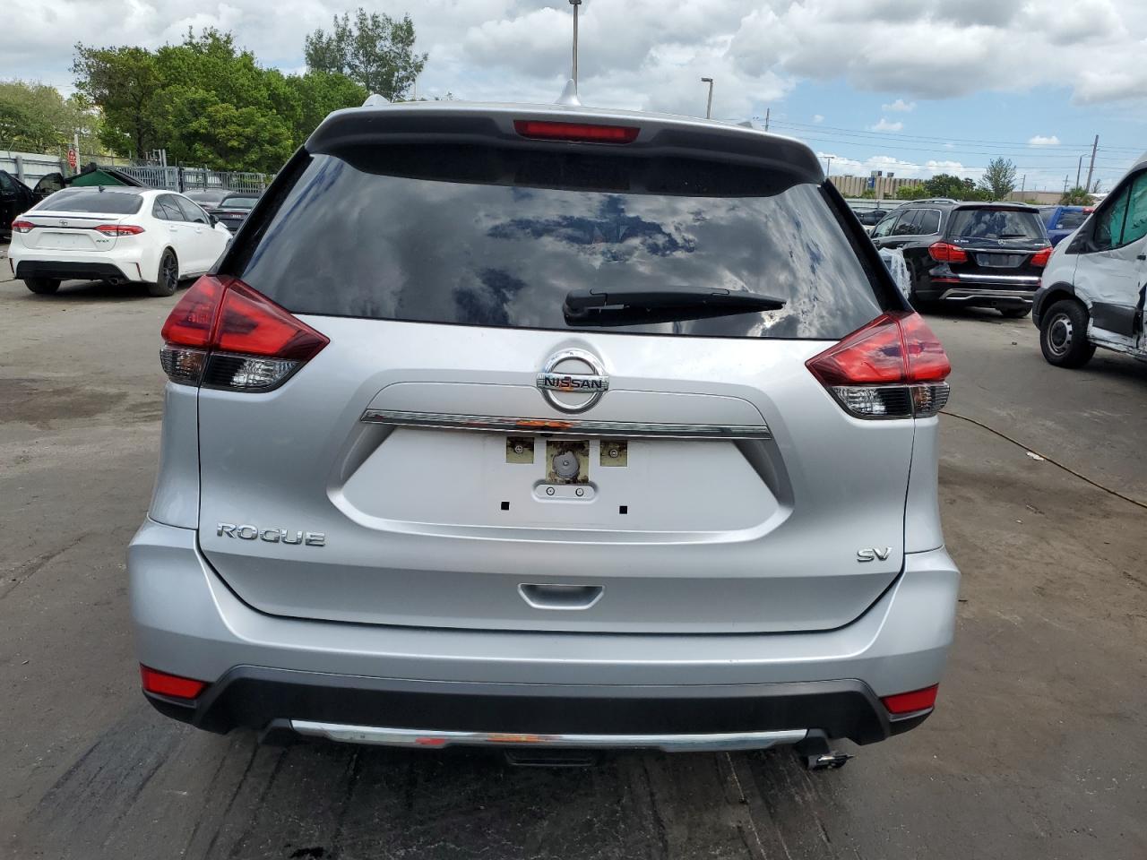 2018 Nissan Rogue S - Фото 6