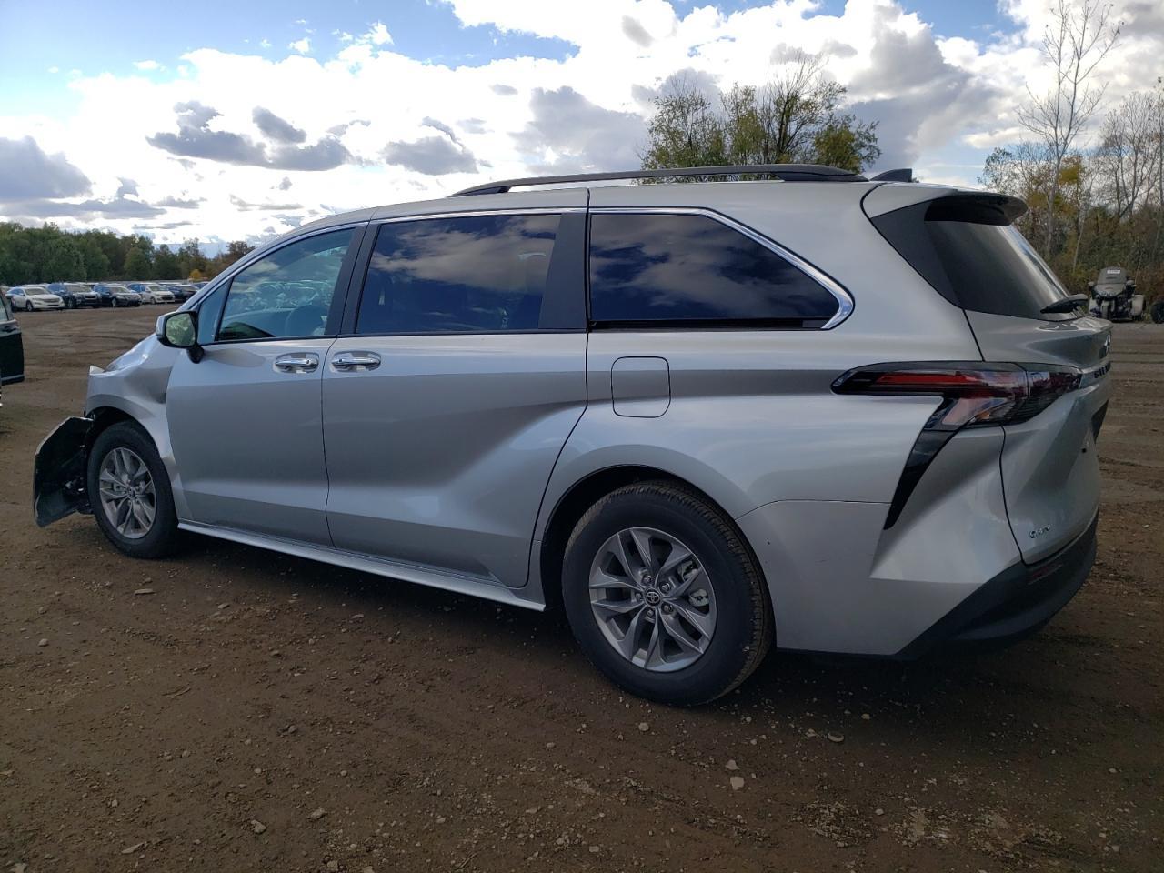 2025 Toyota Sienna Xle - Фото 2