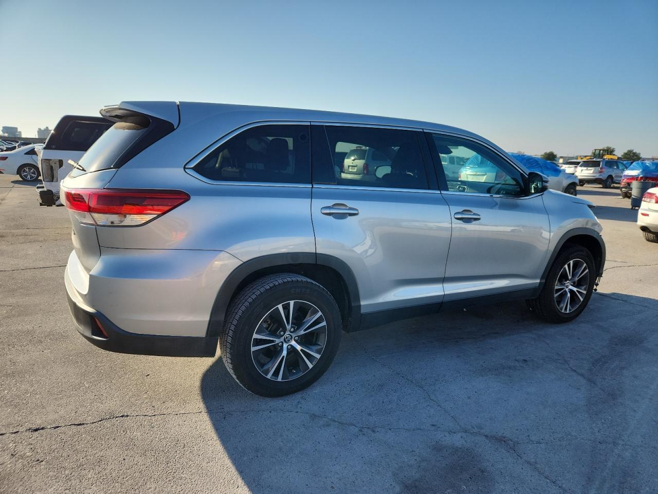 2019 Toyota Highlander Le - Image 3