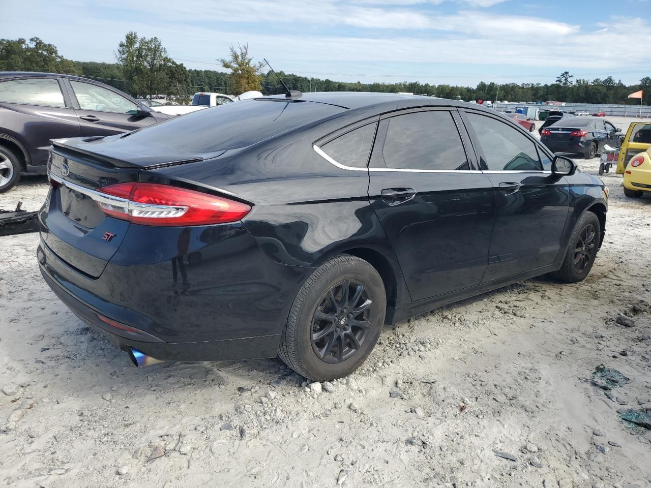 2017 Ford Fusion S - Фото 3