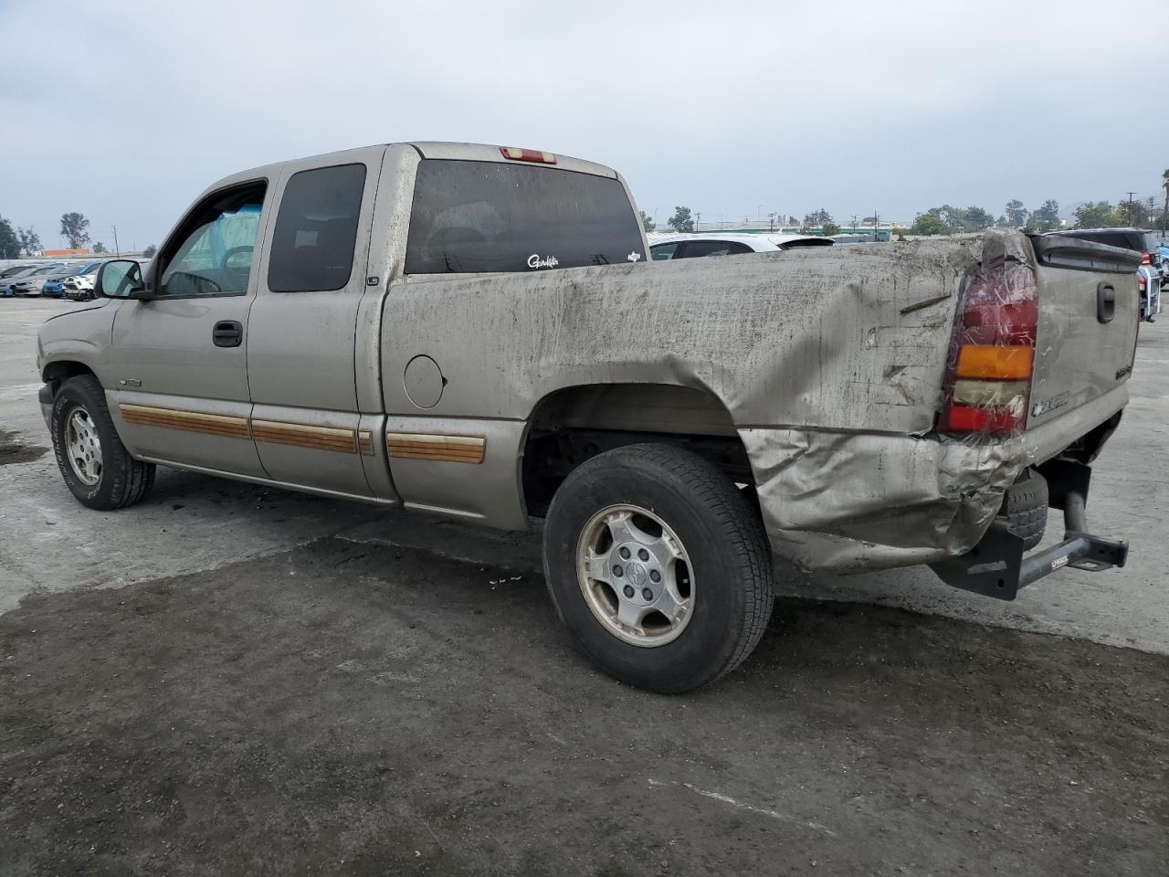 2001 Chevrolet Silverado C1500 - Image 2
