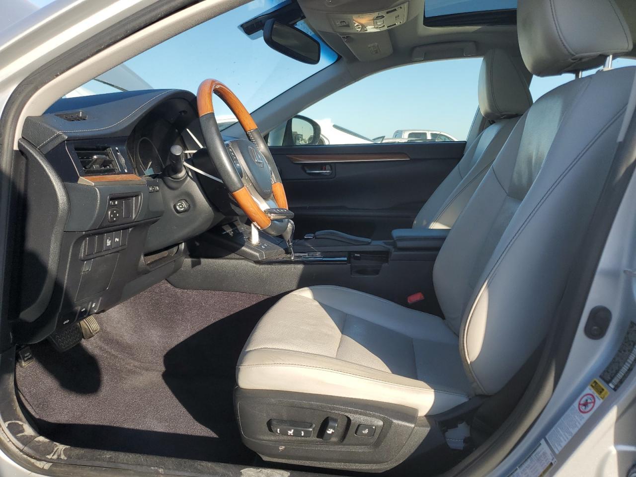 2014 Lexus Es 300H - Image 7