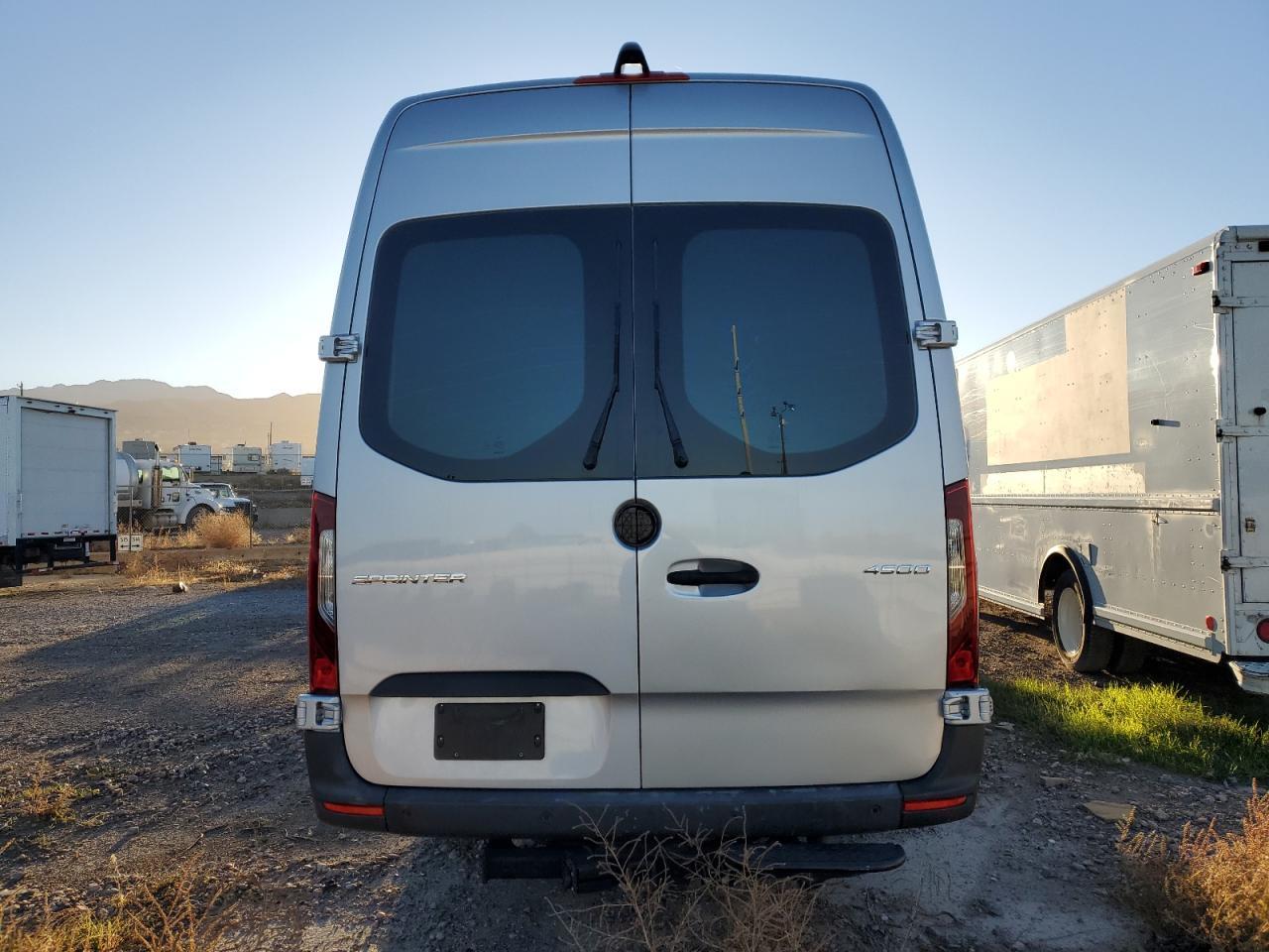 2022 Mercedes Benz Sprinter 4 - Delivery Van - Фото 6