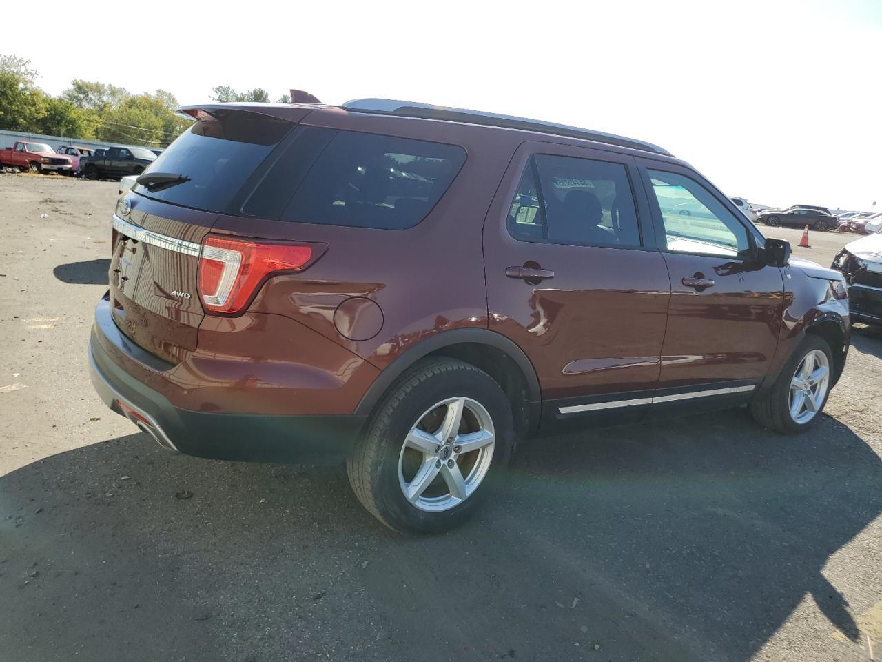 2016 Ford Explorer Xlt - Image 3