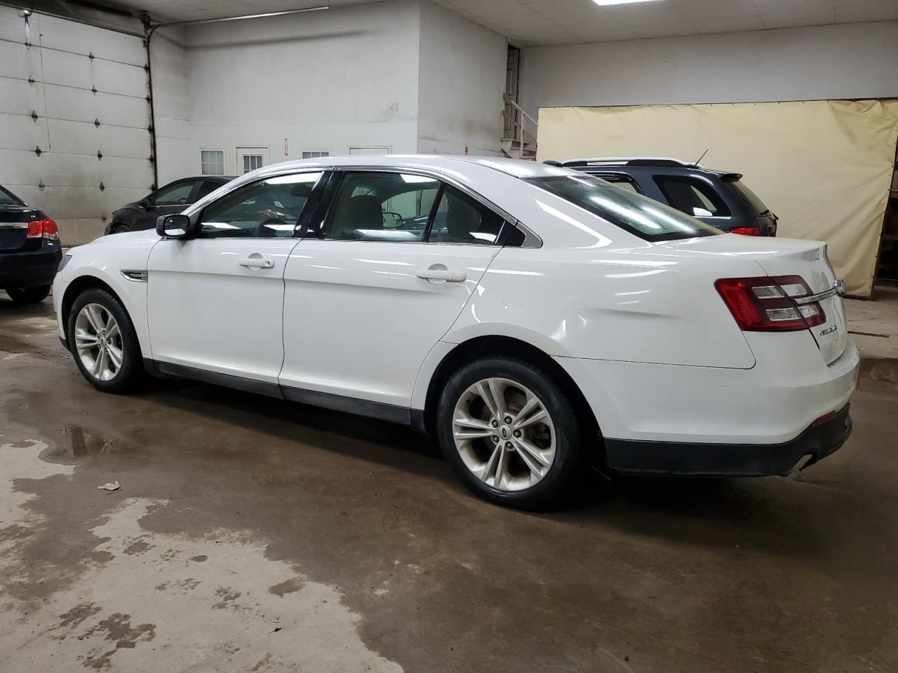 2018 Ford Taurus Se - Фото 2