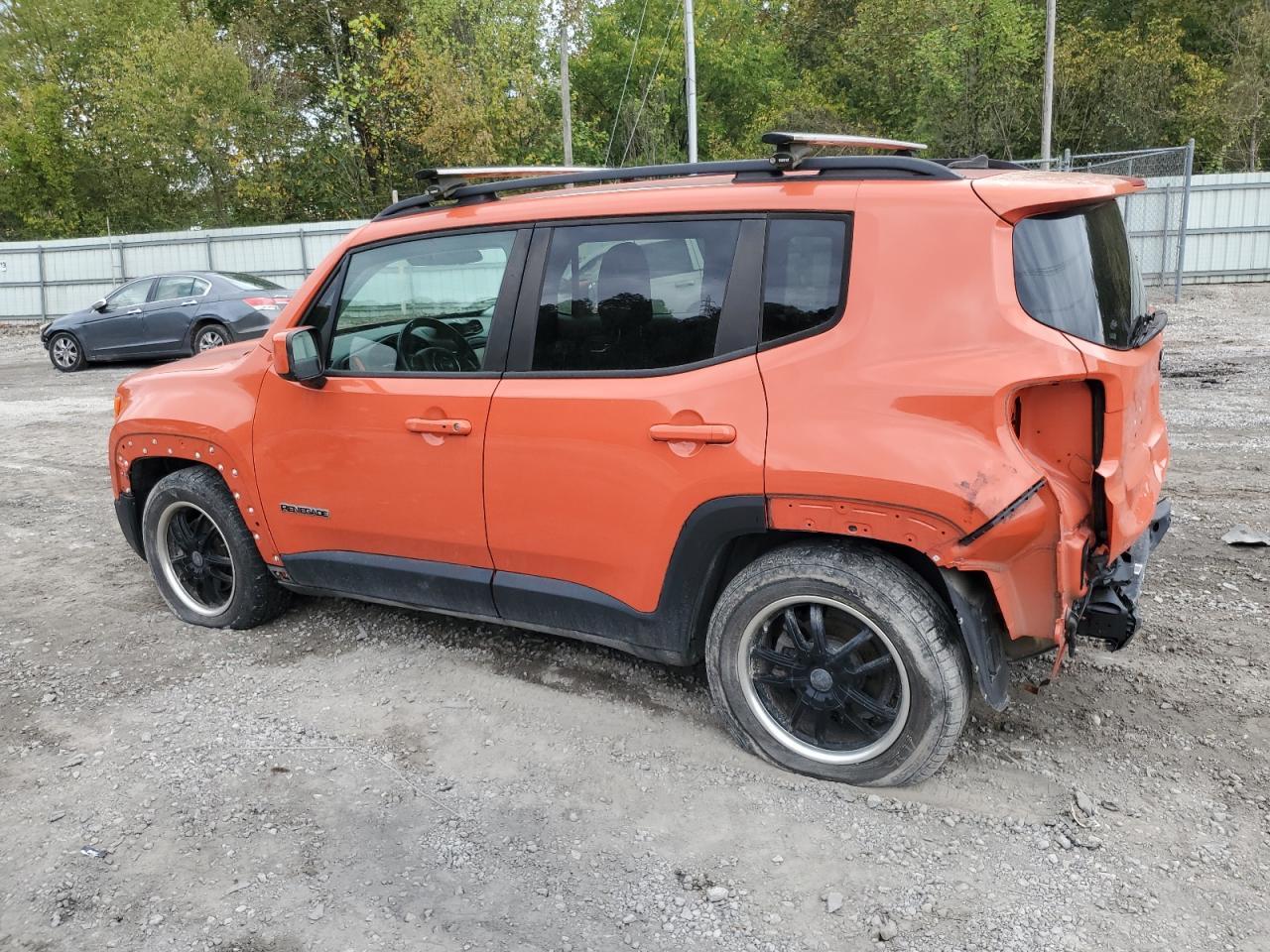 2015 Jeep Renegade Latitude - Фото 2
