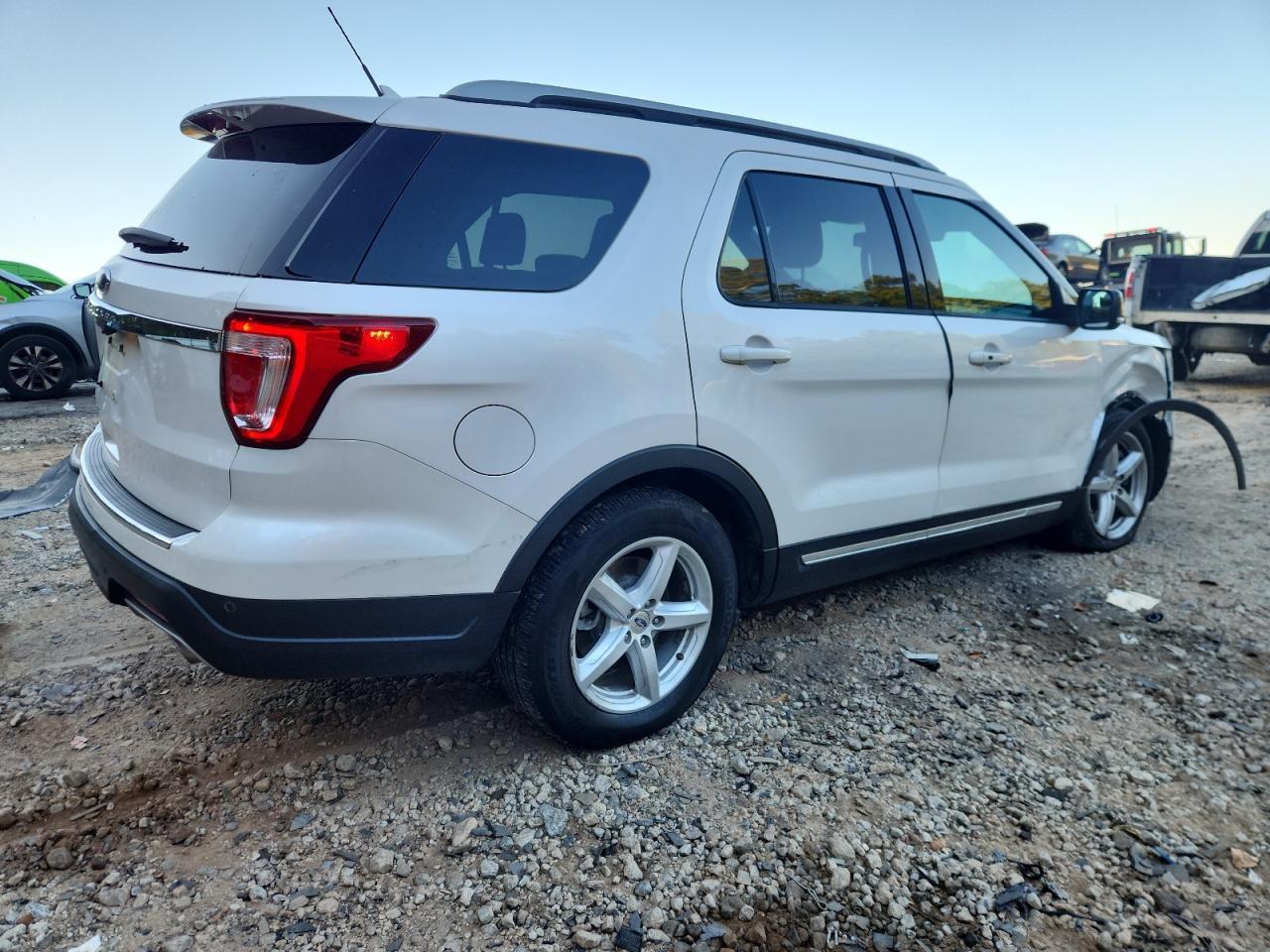 2018 Ford Explorer Xlt - Image 3