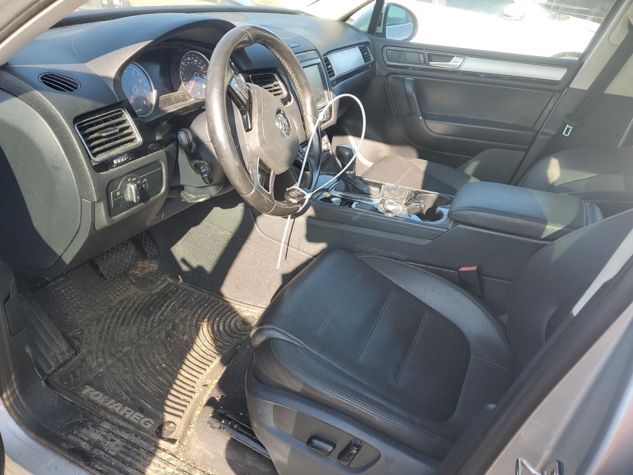 2016 Volkswagen Touareg Sport - Image 7