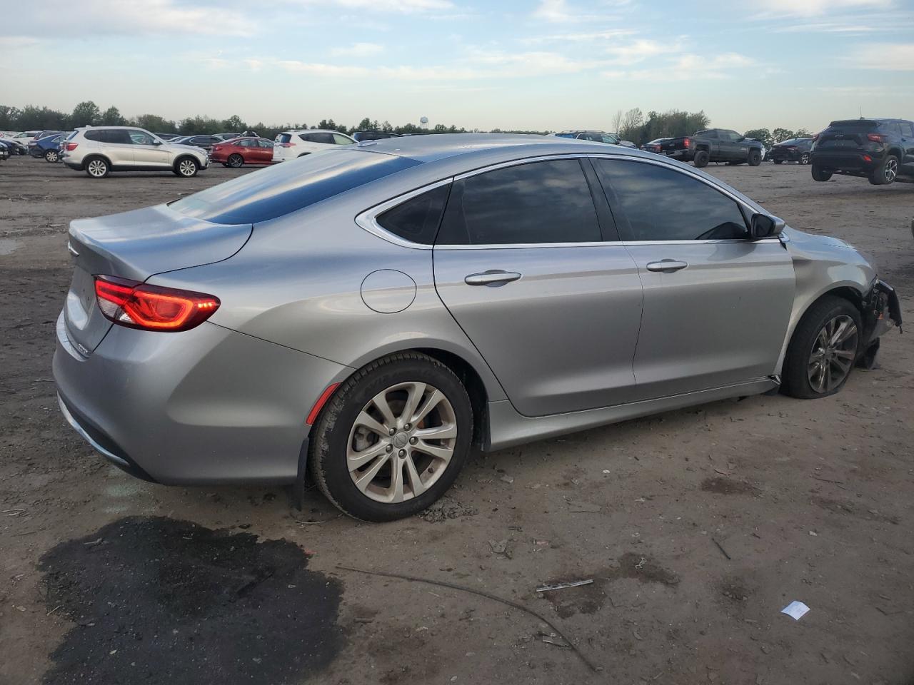 2015 Chrysler 200 Limited - Фото 3