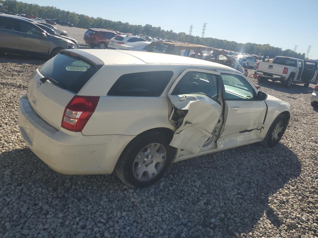 2005 Dodge Magnum Se - Image 3