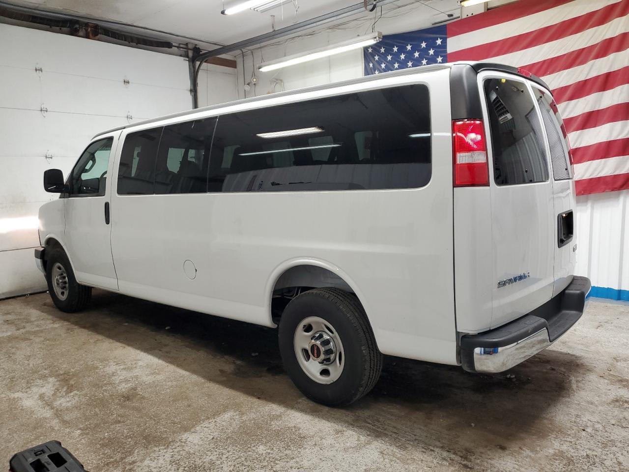 2025 GMC Savana G3500 Lt - Фото 2