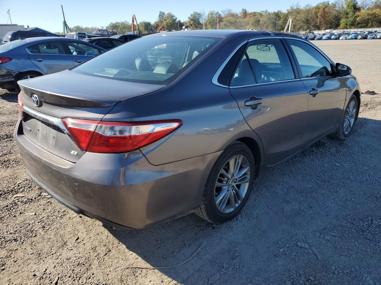 2016 Toyota Camry Le - Фото 3