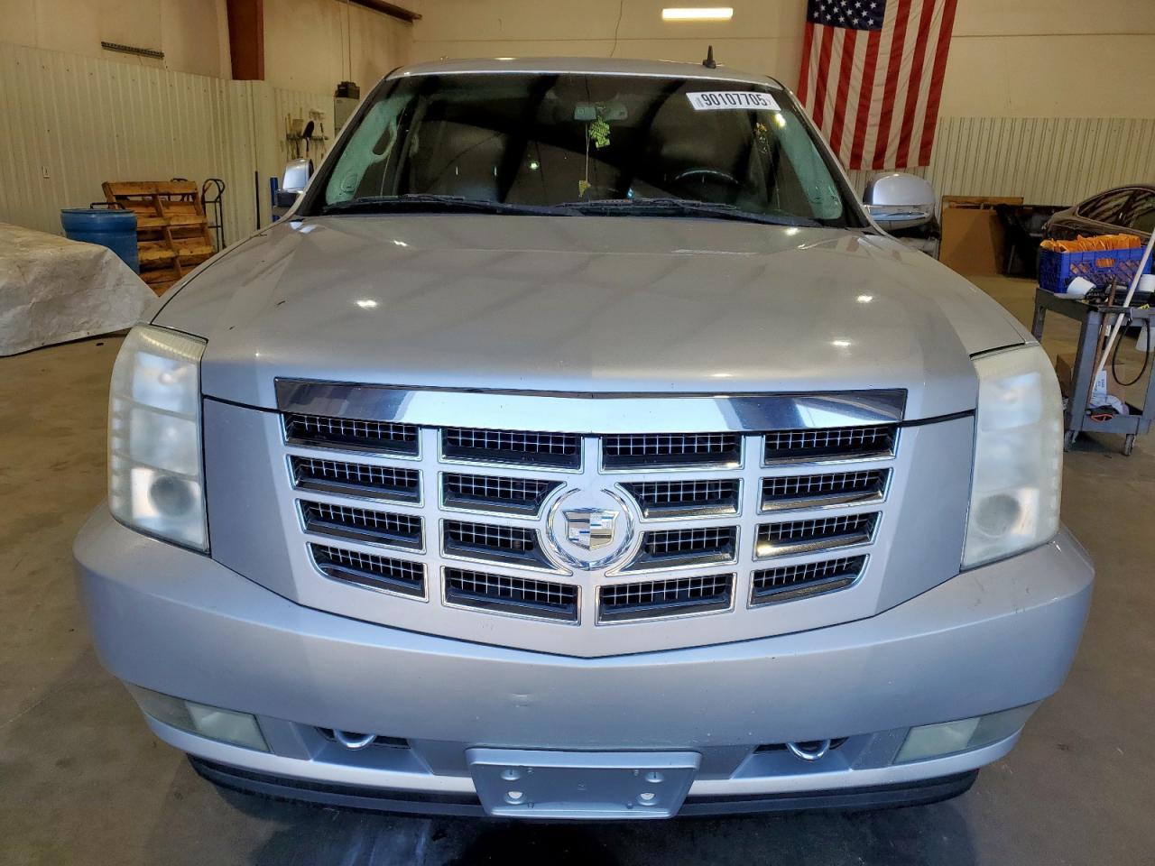 2010 Cadillac Escalade Premium - Image 5