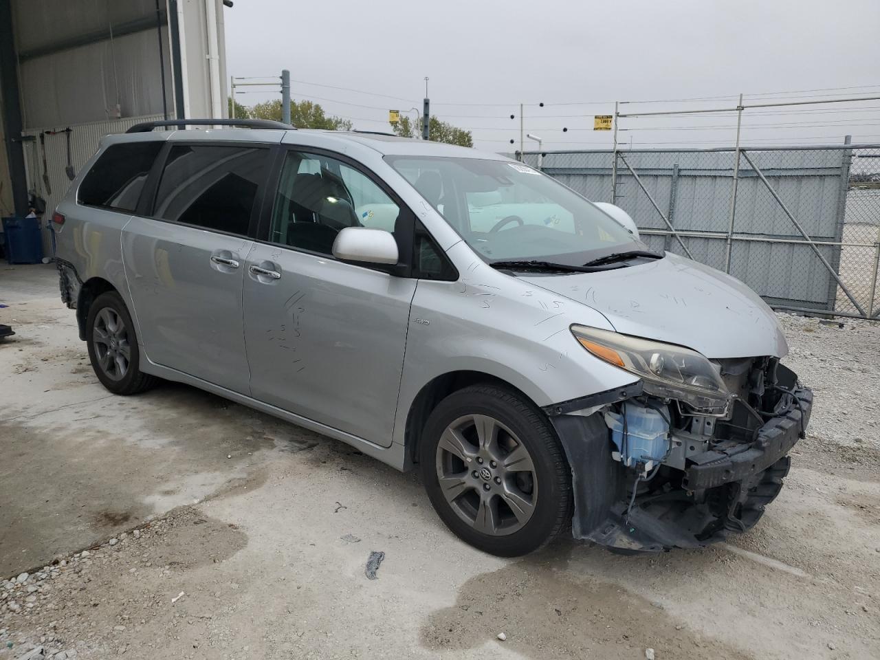 2019 Toyota Sienna Se - Image 4