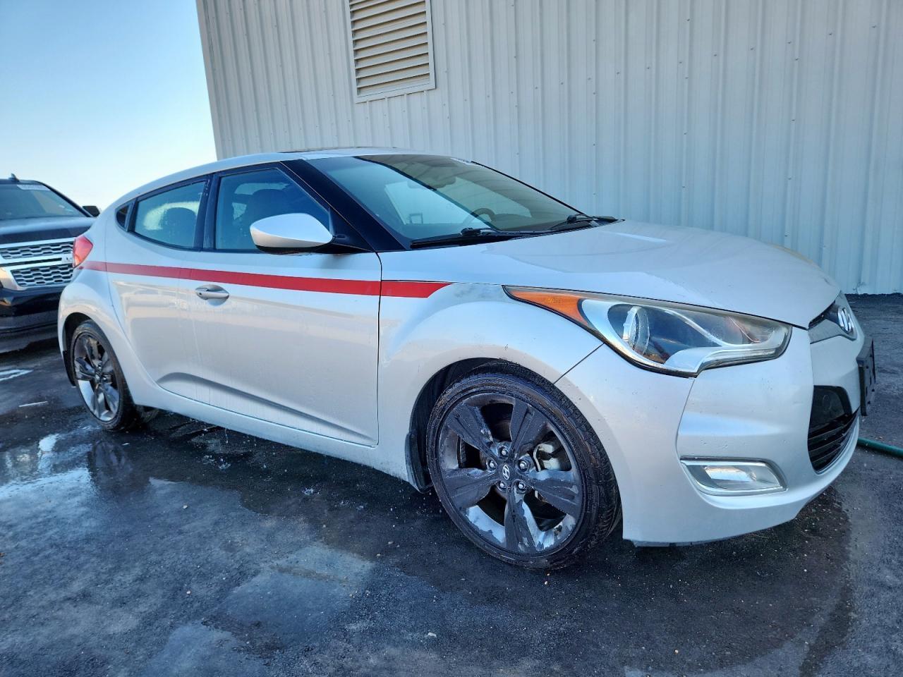 2016 Hyundai Veloster - Фото 4