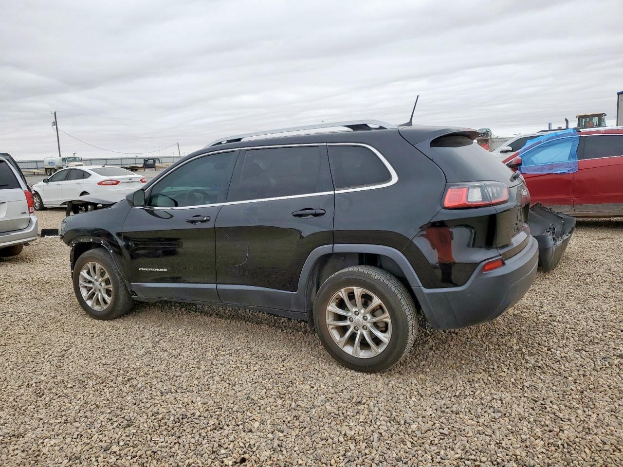 2019 Jeep Cherokee Latitude - Image 2