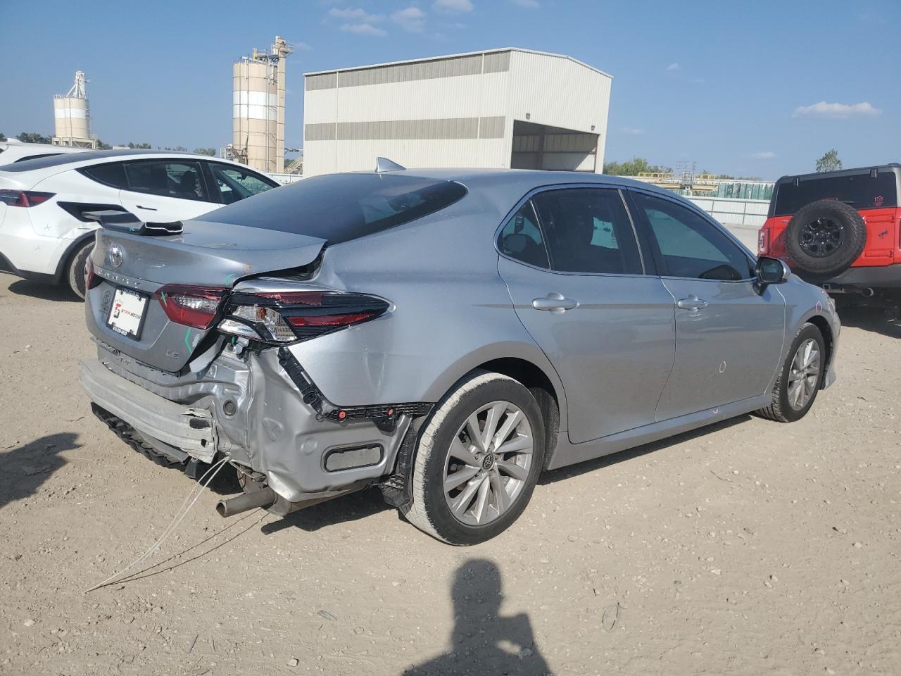 2022 Toyota Camry Le - Фото 3