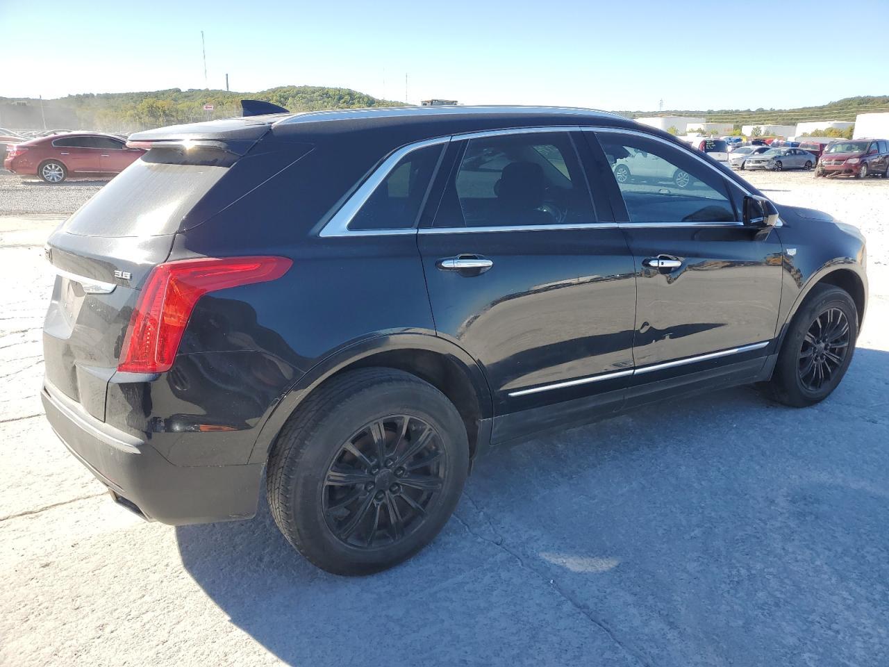 2017 Cadillac Xt5 Luxury - Image 3