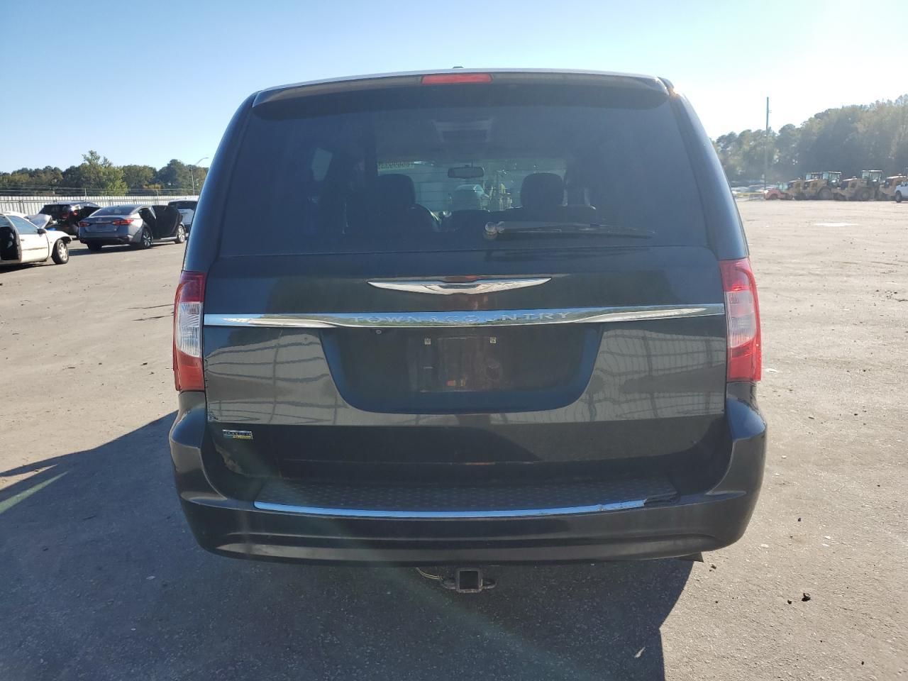 2014 Chrysler Town & Country Touring - Image 6