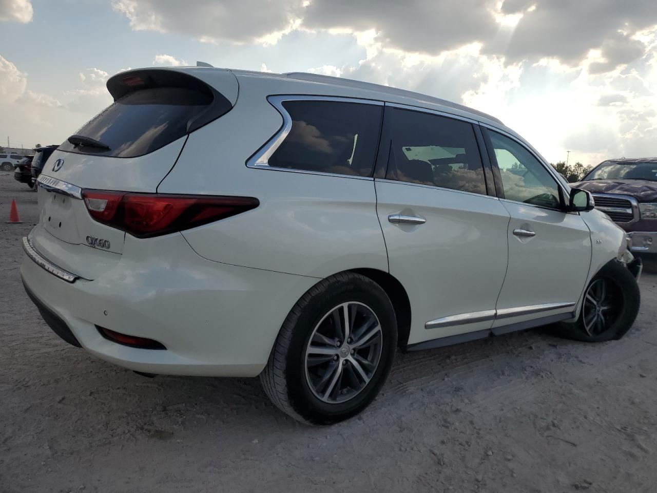 2017 Infiniti Qx60 - Image 3