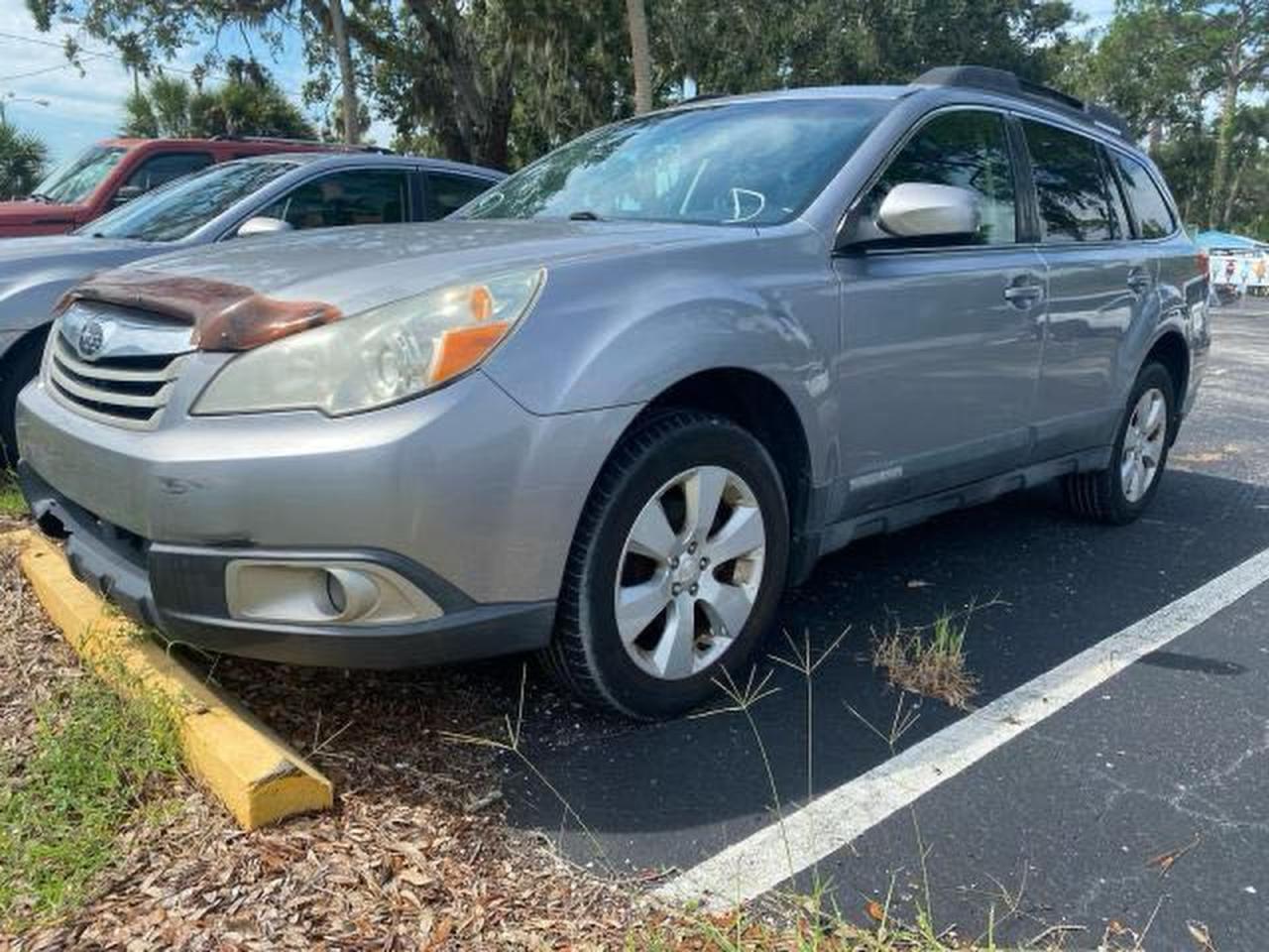 2010 Subaru Outback 2.5I Limited - Image 2