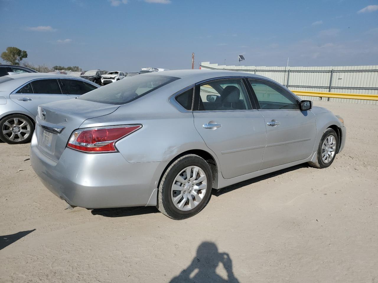 2015 Niss Altima 2.5 S - Image 3