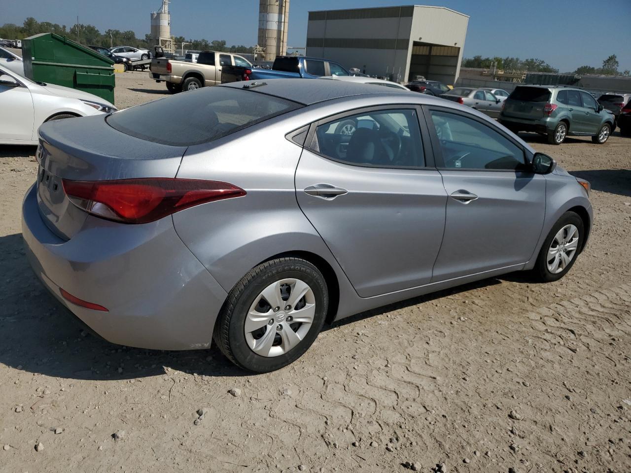 2016 Hyundai Elantra Se - Image 3