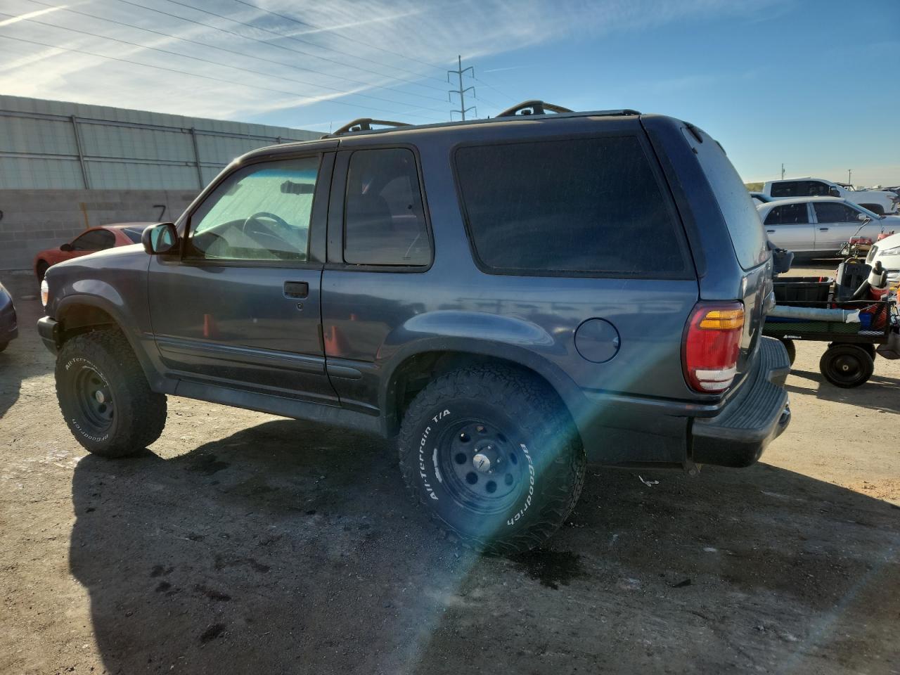2000 Ford Explorer Sport - Фото 2