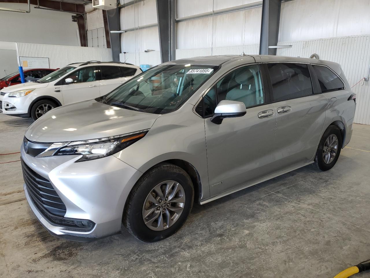 2021 Toyota Sienna Le