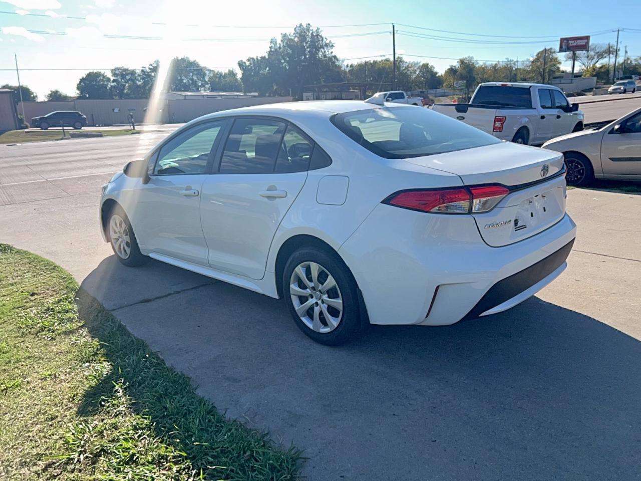 2022 Toyota Corolla Le - Image 3