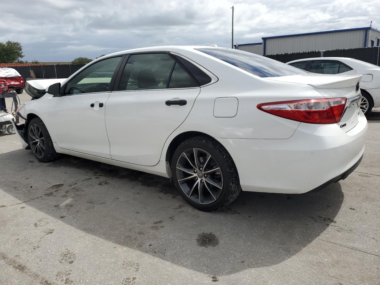 2017 Toyota Camry Le - Фото 2