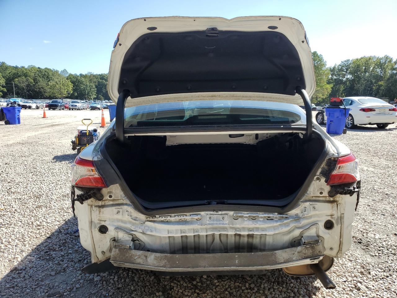 2020 Toyota Camry L - Image 6